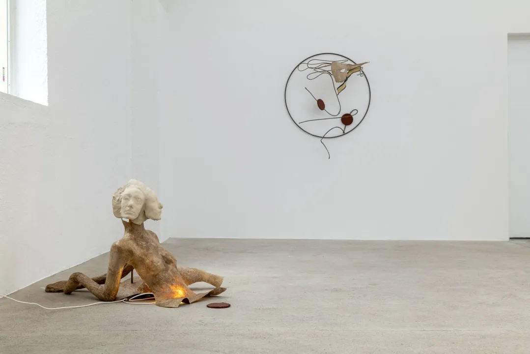 VARIOUS OTHERS – Contemporary Art Munich - Anousha Payne, Triangle reshapes the O of my mouth, 2026, photo: Sebastian Kissel